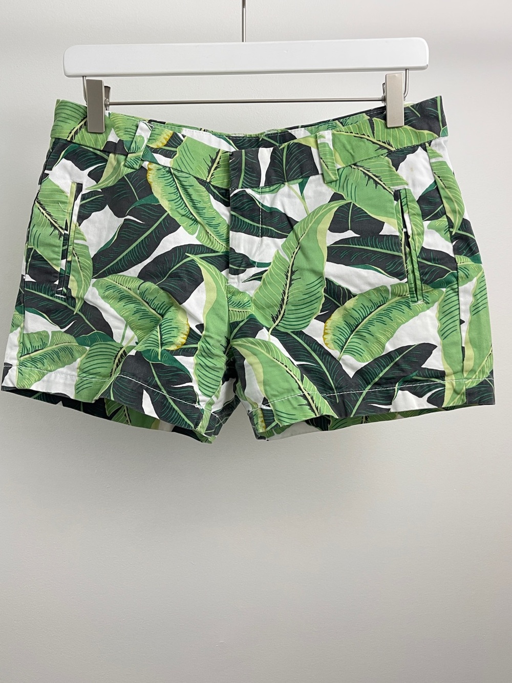 jcpenney Tropical Leaf Print Green and White Shorts Size 4